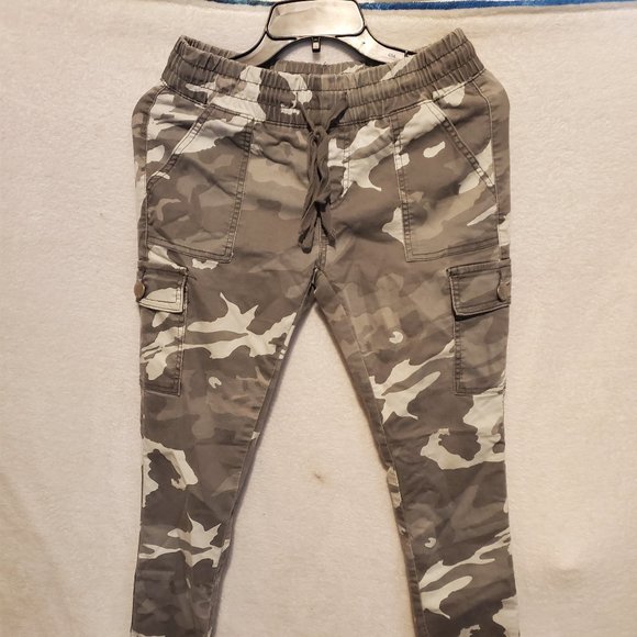 Women's size 7/8 camo joggers - Picture 1 of 2